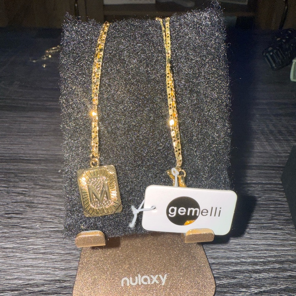 Gold Pendant M Necklace - Picture 2 of 2